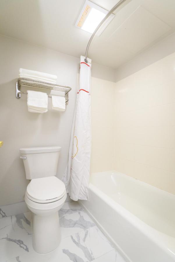Philadelphia Suites At Airport - An Extended Stay Hotel المظهر الخارجي الصورة